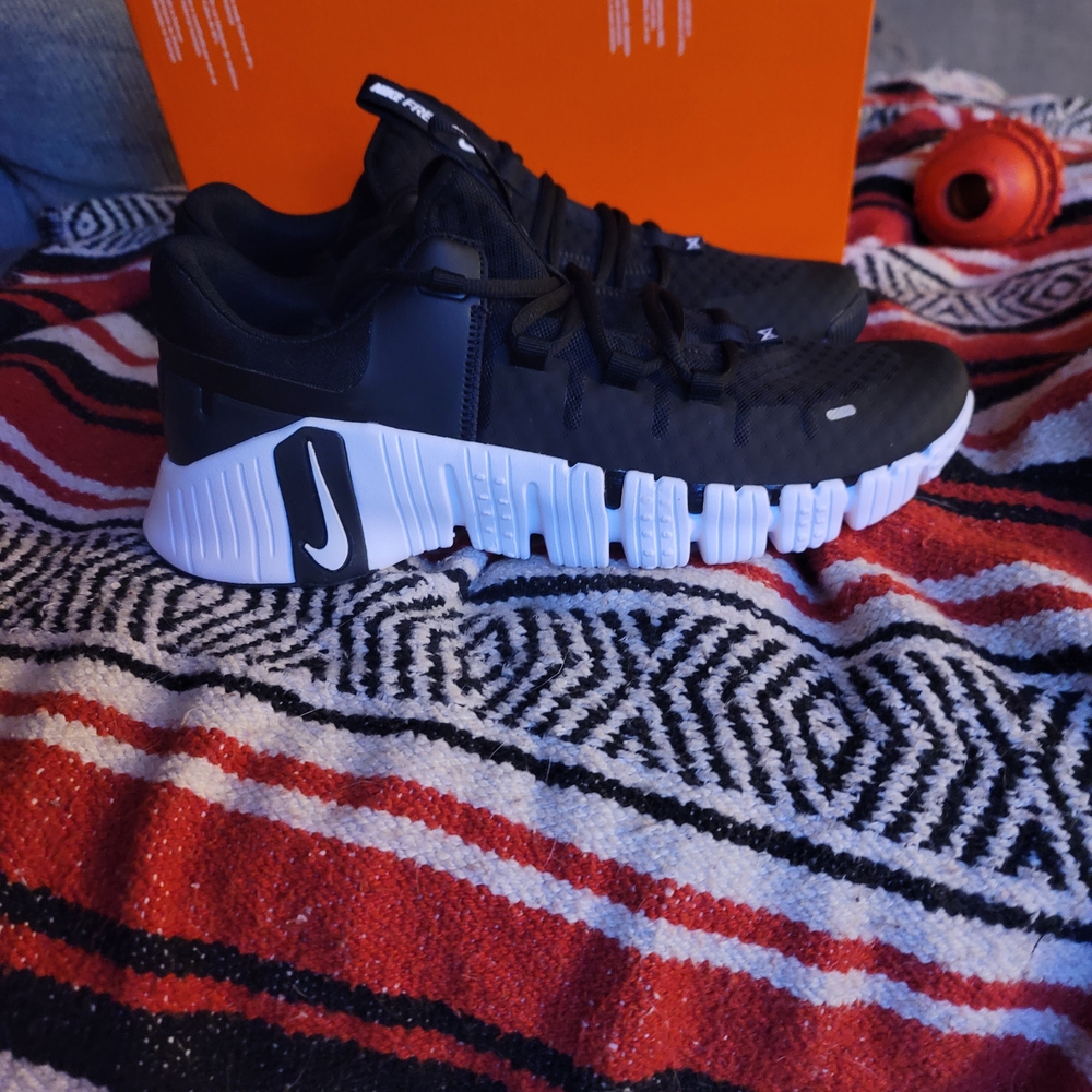Nike Black and White Free Metcon 5